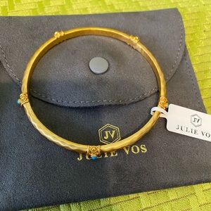 Julie Vos bangle w blue stone